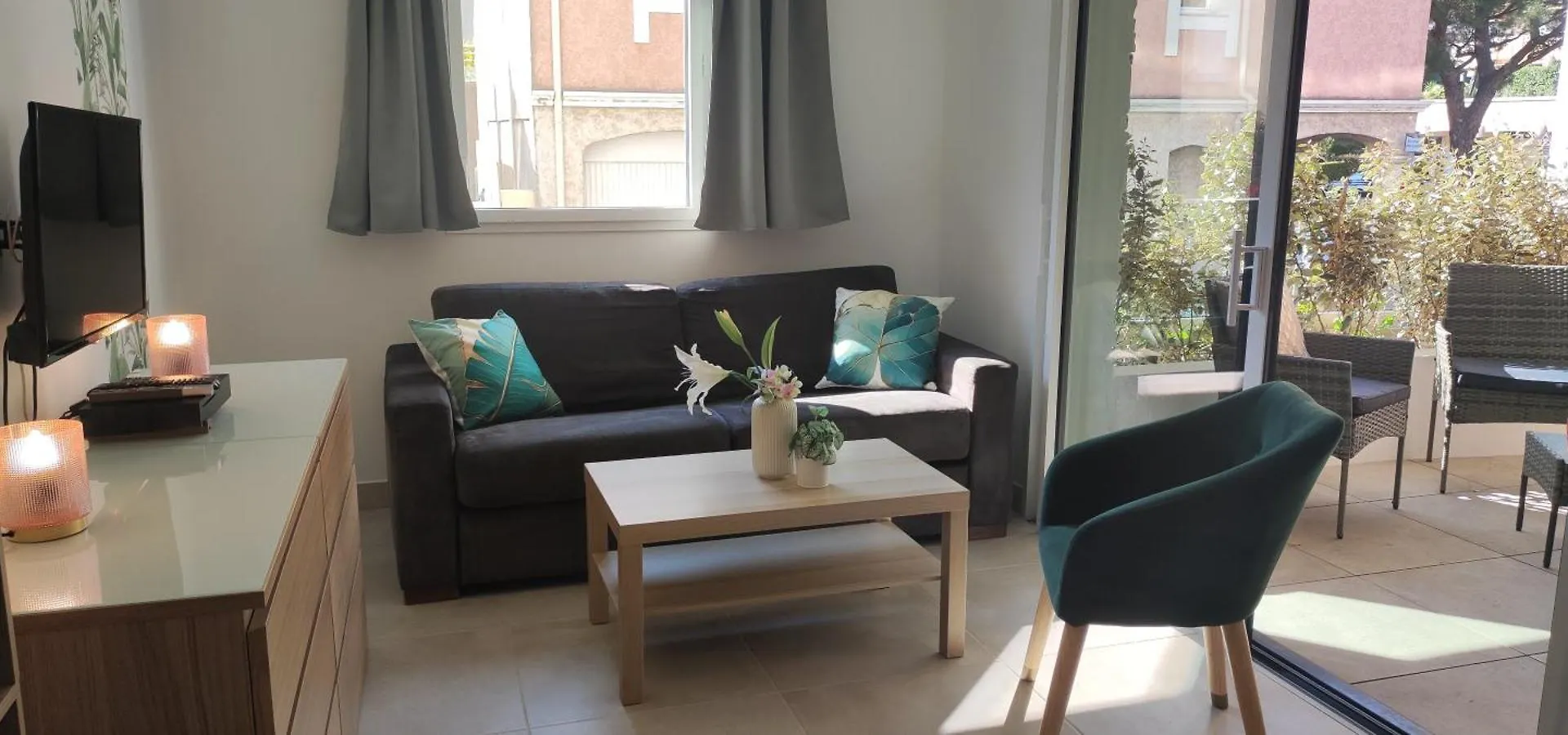 Appartement Neuf A 100 M De La Plage - New 100M From Beach Frejus France